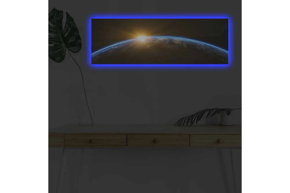 Lerretsbilde med LED-belysning - Jorden sett fra verdensrommet med en soloppgang i horisonten v:9928974